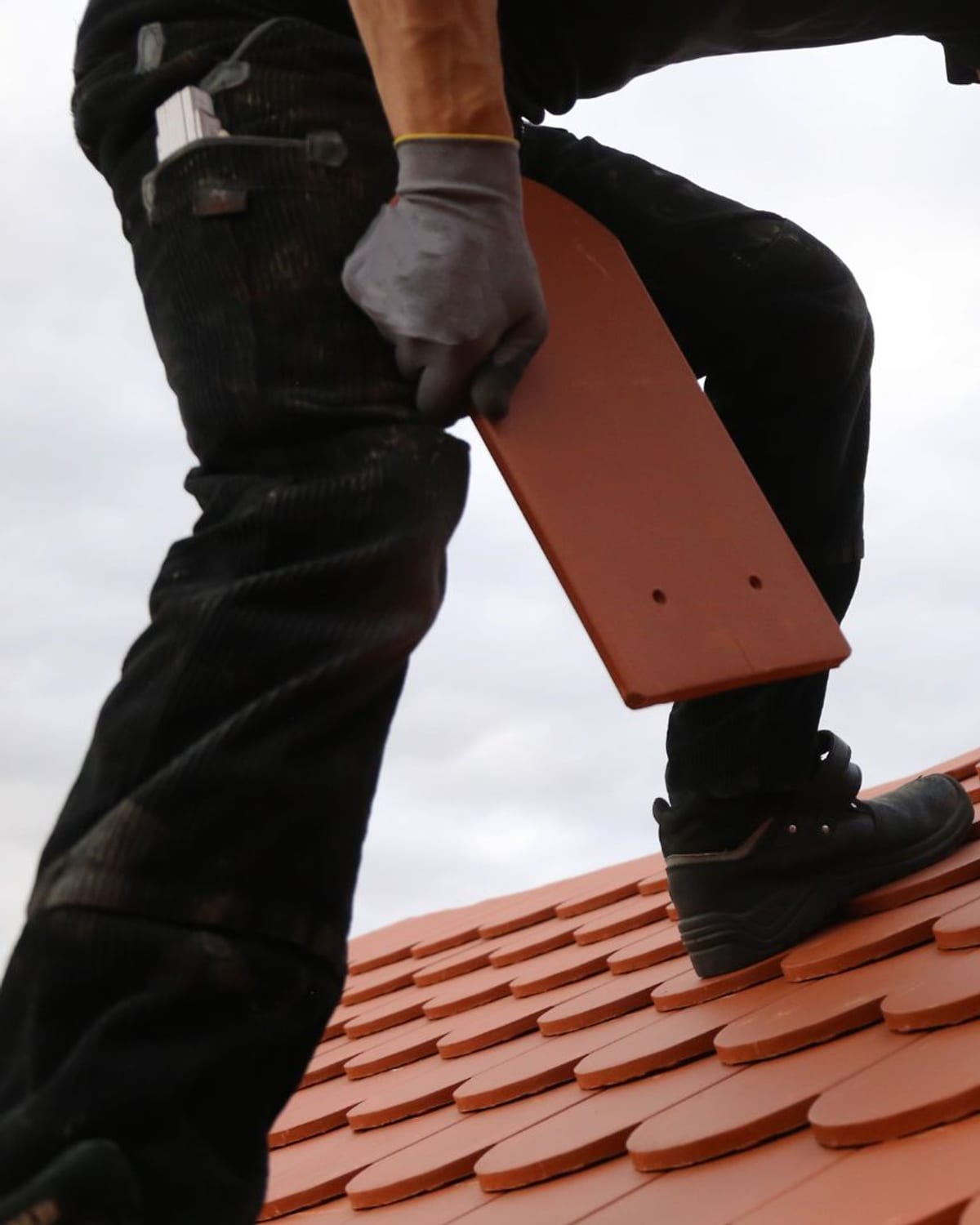 Roof tiles being set onto battens during a tile roof repair